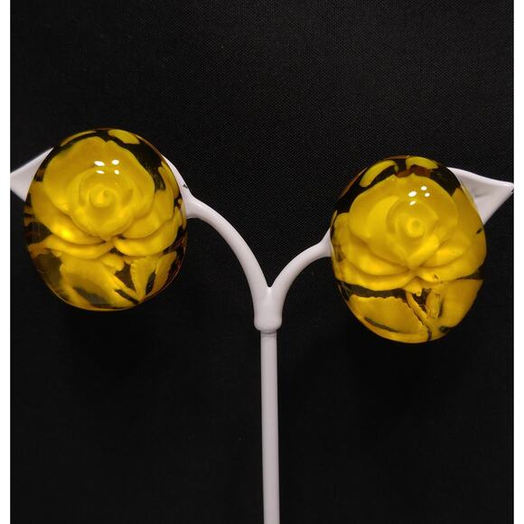 Vintage Yellow Lucite Flower Inside Clip Earrings, Yellow Clear, White Rose - Picture 1 of 10